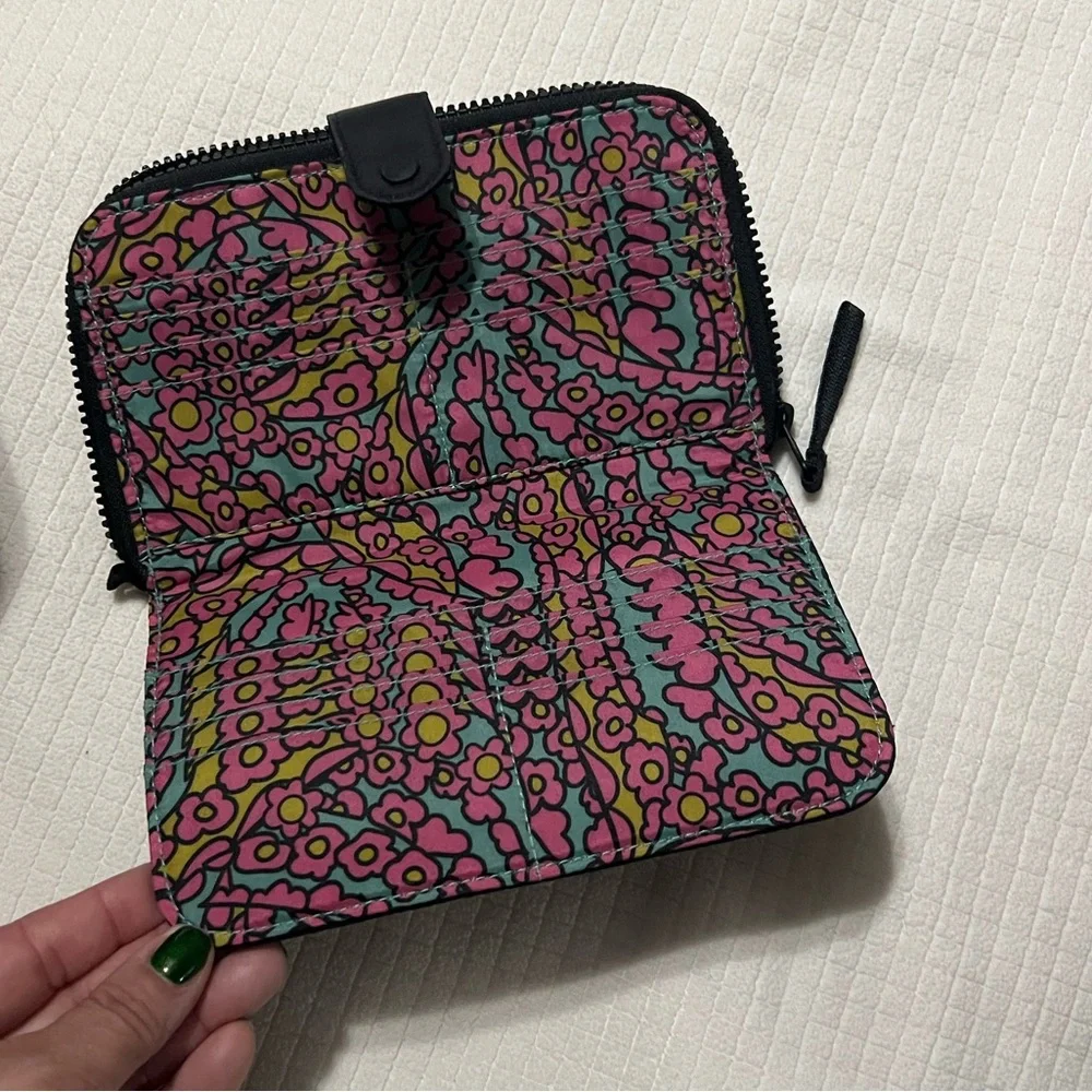 Vera Bradley - Picture 3 of 9